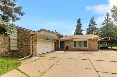 1936 Craig Pl, Maplewood, MN 55109