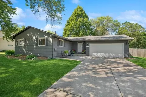 3815 Quaker Ln N, Plymouth, MN 55441