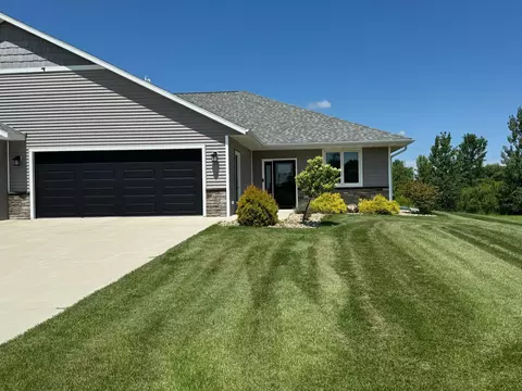 2170 Palmer Cir, Albert Lea, MN 56007