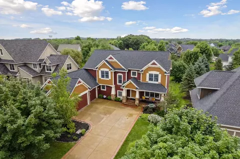 2476 Fieldstone Curv, Woodbury, MN 55129