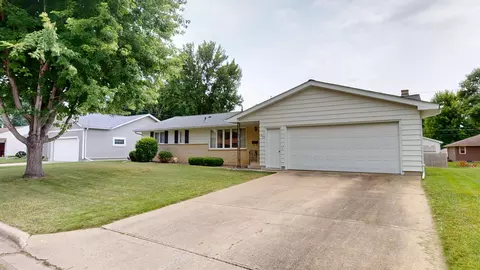 302 Glenn Rd, Albert Lea, MN 56007