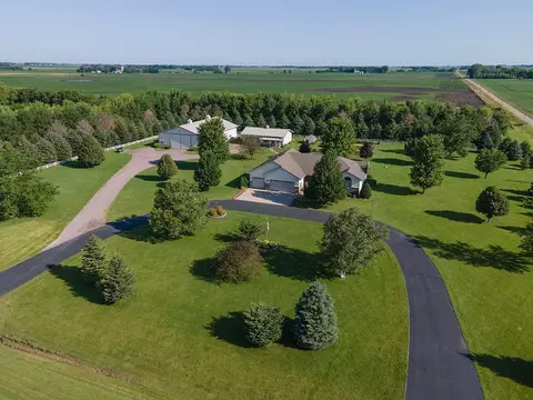 68916 340th St, Saint James, MN 56081