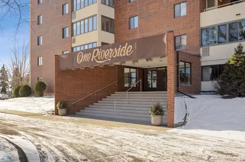 105 3rd St N #503, Moorhead, MN 56560