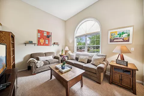 6547 Regency Ln, Eden Prairie, MN 55344