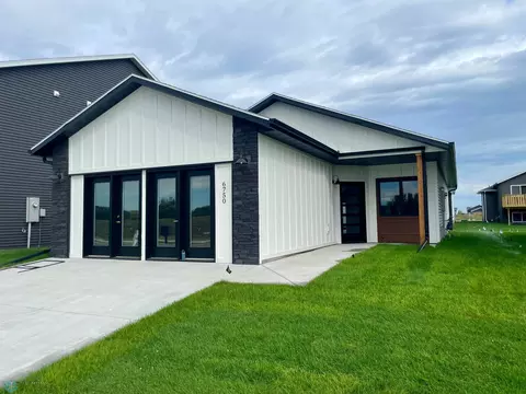 6750 68th St S, Horace, ND 58047