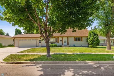 84 29th Ave N, Fargo, ND 58102