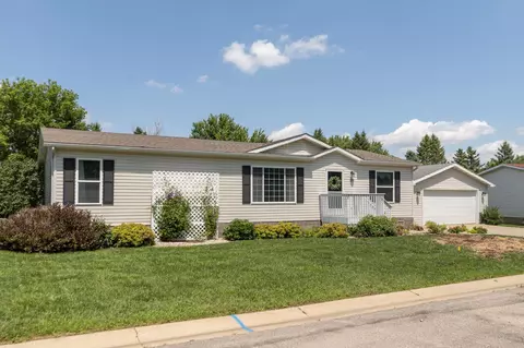 25 Southfork Dr SE, Kasson, MN 55944