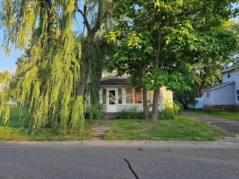 6371 Cedar St, North Branch, MN 55056
