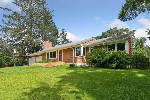 1974 Midland Hills Rd, Roseville, MN 55113
