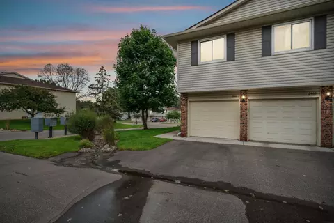 2461 Grenadier Ave N, Oakdale, MN 55128