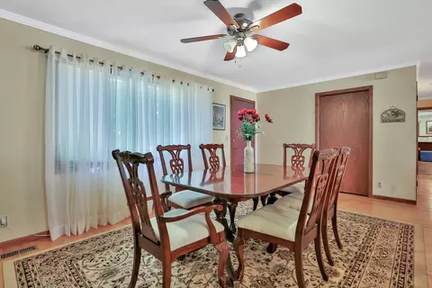 Dining - 12686 Summit Ave, Lindstrom, MN 55045 photo 4 of 5