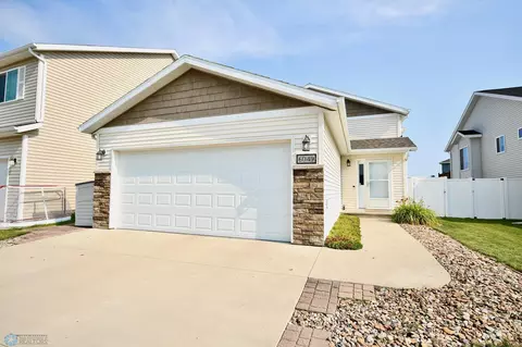 6049 59th Ave S, Fargo, ND 58104