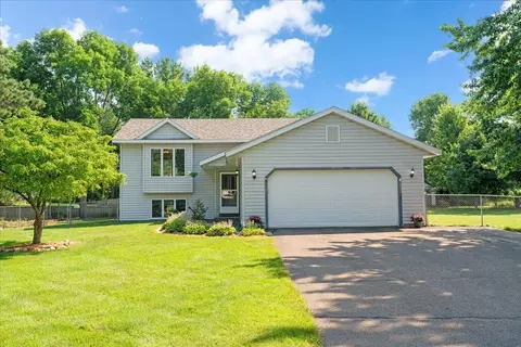 820 Fox Tree Ln N, North Hudson, WI 54016