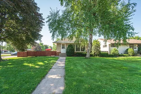 282 E Arion St E, West Saint Paul, MN 55118