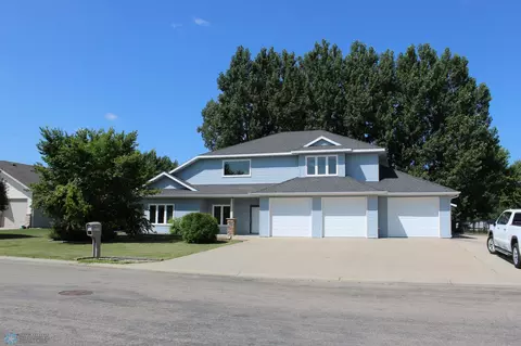 5217 18th St N, Moorhead, MN 56560