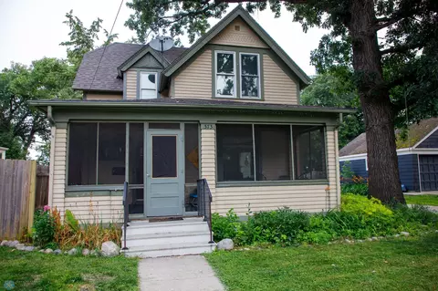 373 7th Ave S, Fargo, ND 58103