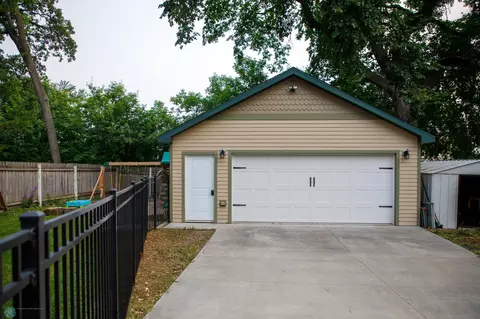 373 7th Ave S, Fargo, ND 58103 photo 3