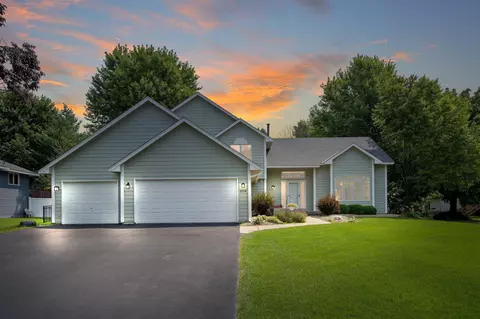 3218 Rolling Hills Dr, Eagan, MN 55121