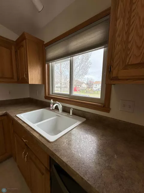 2802 33rd St S, Fargo, ND 58103 photo 3