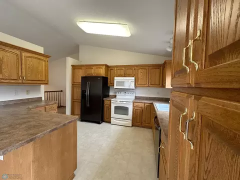 2802 33rd St S, Fargo, ND 58103 photo 5