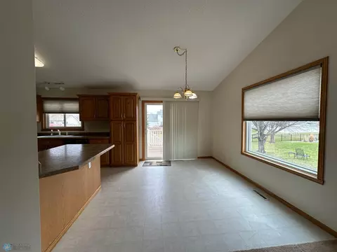 2802 33rd St S, Fargo, ND 58103 photo 37