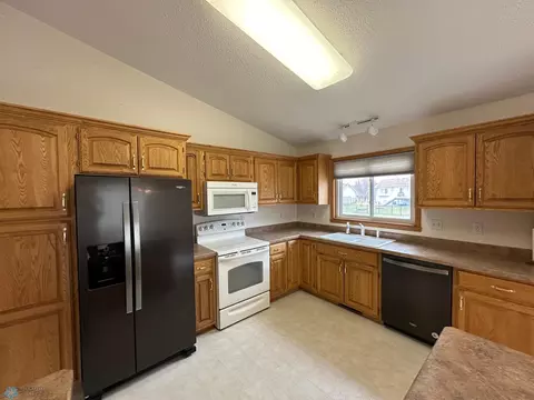 2802 33rd St S, Fargo, ND 58103 photo 44