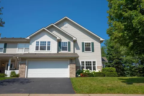 11144 204th St W #812, Lakeville, MN 55044