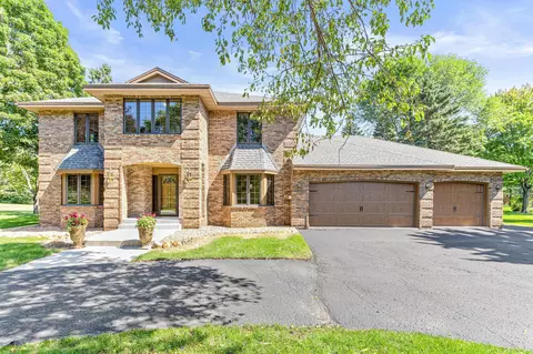 10 Hill Farm Cir, North Oaks, MN 55127