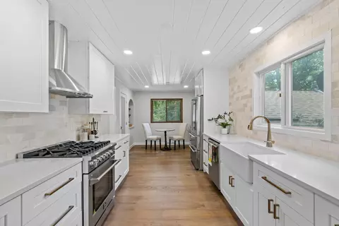 12810 Woodbridge Trl, Minnetonka, MN 55305
