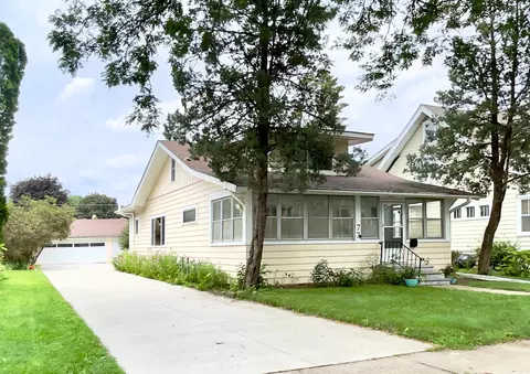 77 Stevens St E, Saint Paul, MN 55107
