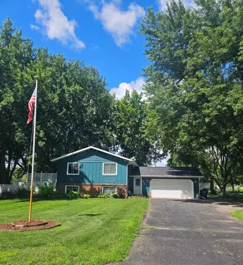 1223 Wildwood Rd, Saint Cloud, MN 56303