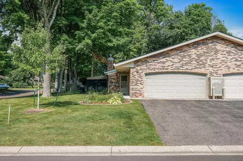 1905 Kingsview Ln N, Plymouth, MN 55447