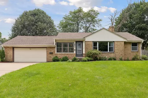 1400 Shryer Ave W, Roseville, MN 55113