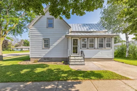 526 W Main St, Belle Plaine, MN 56011