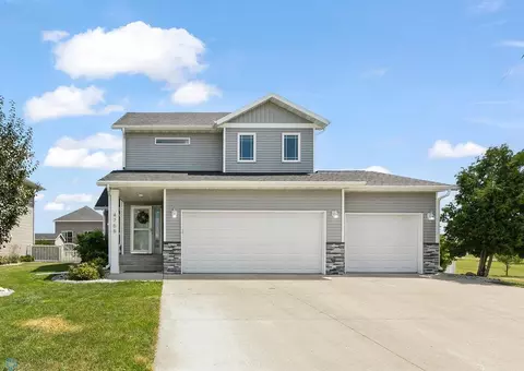 4766 54th St S, Fargo, ND 58104