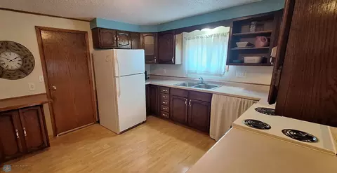 206 S 2nd St, Oakes, ND 58474 photo 3