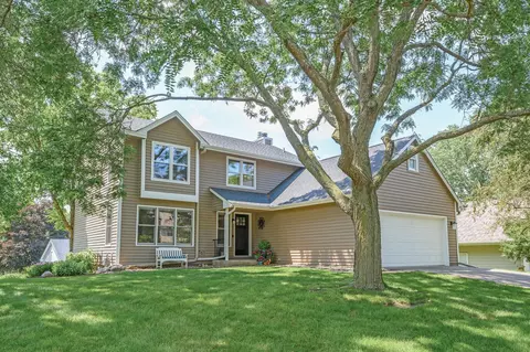 161 Fox Hollow Dr, Chanhassen, MN 55317