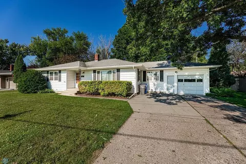 1805 5th St S, Fargo, ND 58103