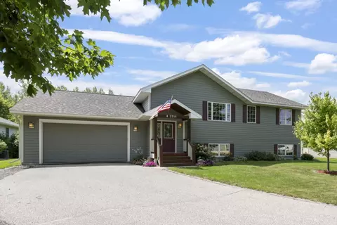 2214 Greenfield Dr E, Northfield, MN 55057