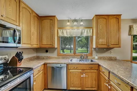 2445 Marquette Dr, Saint Cloud, MN 56301 photo 9