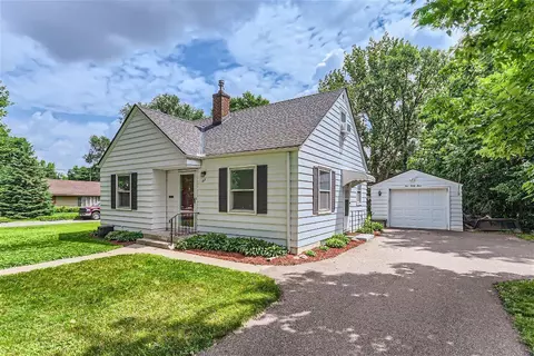 133 Ridgewood Dr, Hopkins, MN 55343