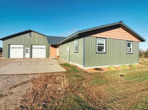 92 Front St NW, Sunburg, MN 56289