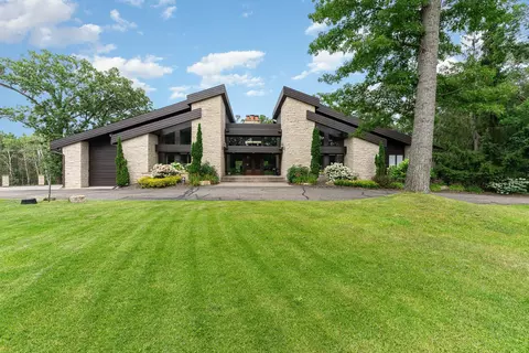 1221 Mckinley Dr, Hudson, WI 54016
