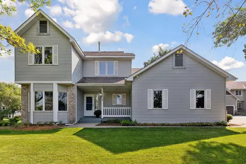 10073 Homeward Hills Rd, Eden Prairie, MN 55347