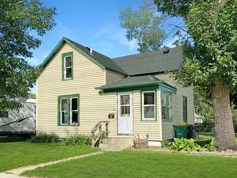 314 S 6th St, Marshall, MN 56258 photo 2