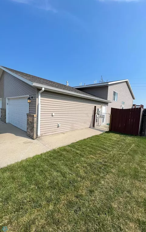 1010 38 12 Ave W, West Fargo, ND 58078