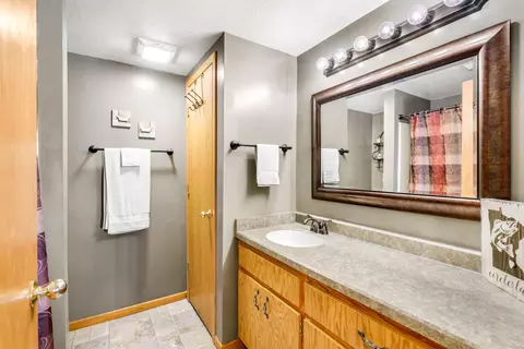Bath - 3525 Culver Trl, Faribault, MN 55021 photo 4 of 4