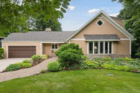 2630 Urbandale Ln N, Plymouth, MN 55447