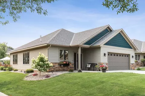 1296 Park Cir, Shakopee, MN 55379