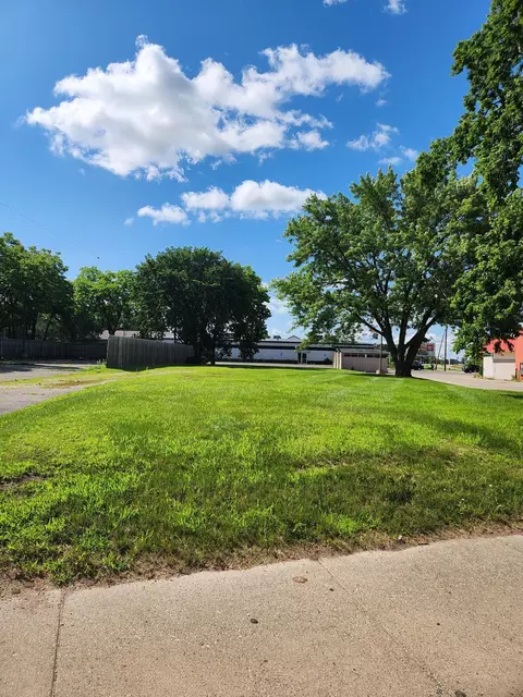 1425 4th St NW, Faribault, MN 55021